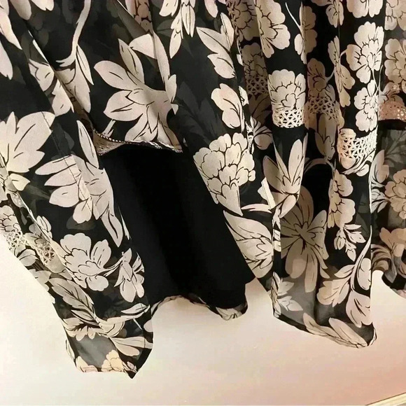 LOFT outlet Floral Sleeveless Boho Tassel Crochet Detail Midi Flutter Hem Sz XS - Picture 3 of 5